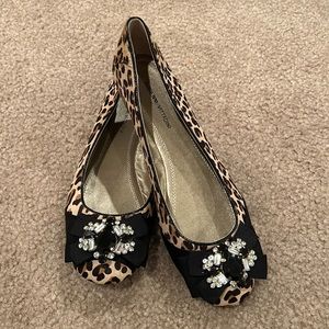 Adrienne vittadini leopard print embellished flats size 9
